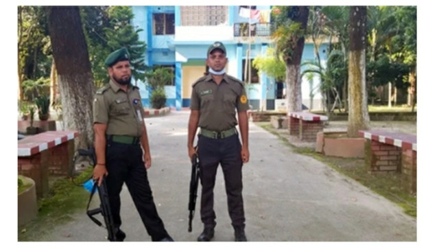 চাঁপাইনবাবগঞ্জে ইউ এন ও এর বাসায় ও অফিস চত্বরে সশস্ত্র আনসার মোতায়েন
