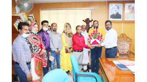  জেলা প্রশাসককে টেকনিক্যাল  অ্যাণ্ড   বিজনেস ম্যানেজমেন্ট কলেজ পরিবারের  ফুলেল শুভেচ্ছা 