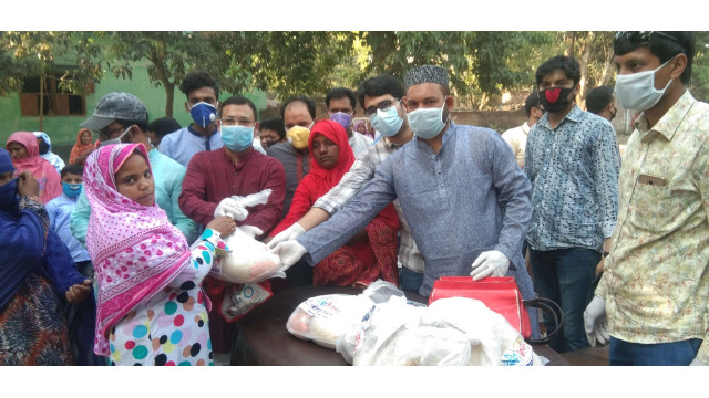 শুক্রবার গ্রামীণ ট্রাভেলস্ এর ১০নং ওয়ার্ডের বিভিন্নস্থানে খাদ্য সামগ্রী বিতরণ