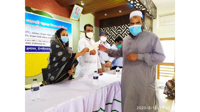 নন এমপিও মাদরাসা শিক্ষকদের মাঝে প্রধানমন্ত্রীর অনুদানের চেক প্রদান