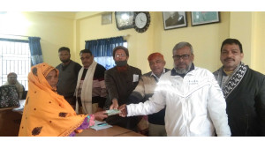 চাঁপাইনবাবগঞ্জে শ্রমিক ইউনিয়নের মৃত পরিবারবর্গকে নগদ অর্থ প্রদান 