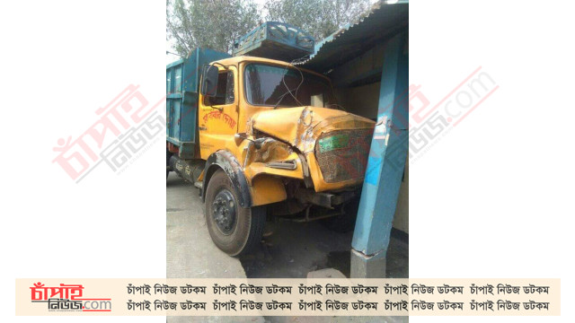 চাঁপাইনবাবগঞ্জে টোল প্লাজায় ট্রাক