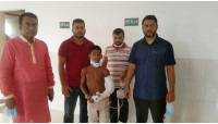 হাত ভেঙ্গে রাস্তায় পড়ে থাকা সাগরের চিকিৎসার দায়িত্ব নিলেন ডা. ইসমাইল ও ম্যাক্স হসপিটাল