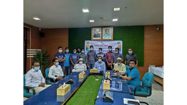 করোনায় ক্ষতিগ্রস্থ ১০ জন ছাত্র মৎস্য উদ্যোক্তাকে জেলা প্রশাসনের আর্থিক সহায়তা