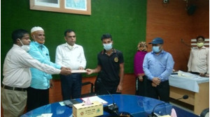 প্রতিবন্ধী, মেধাবী শিক্ষার্থী ও করোনায় ক্ষতিগ্রস্থদের জেলা প্রশাসনের আর্থিক সহায়তা