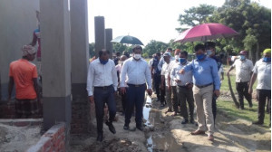 গোমস্তাপুরে প্রধানমন্ত্রীর উপহারের বাড়ি পরিদর্শন করলেন জেলা  প্রশাসক মঞ্জুরুল হাফিজ