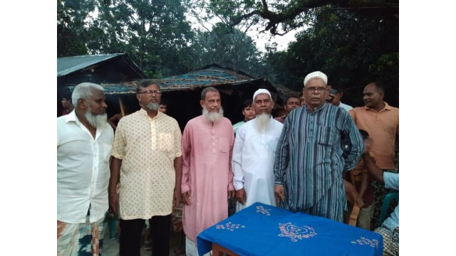 জাবরী কাজী পাড়া গোরস্থানে আর্থিক সহায়তা দিলেন চেয়াম্যান প্রার্থী মতিউর রহমান মতি