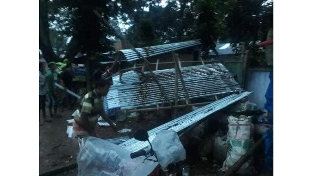 গোবরাতলা ইউনিয়নের মহিপুর বাজারে ভ্রাম্যমান আদালতের জরিমানা ও উচ্ছেদ অভিযান