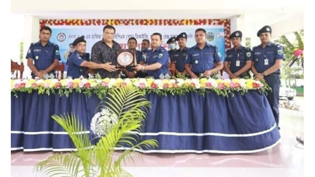 রাজশাহী রেঞ্জের ডিআইজিকে বদলিজনিত সংবর্ধনা দিল চাঁপাইনবাবগঞ্জ জেলা পুলিশ