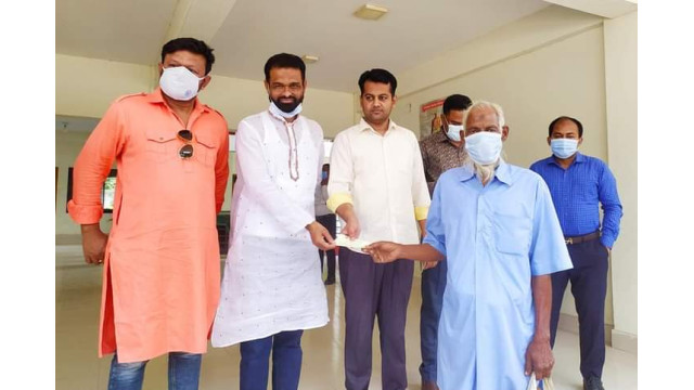 আগুনে পুড়ে ক্ষতিগ্রস্থ ১০টি পরিবারকে সহায়তা প্রদান