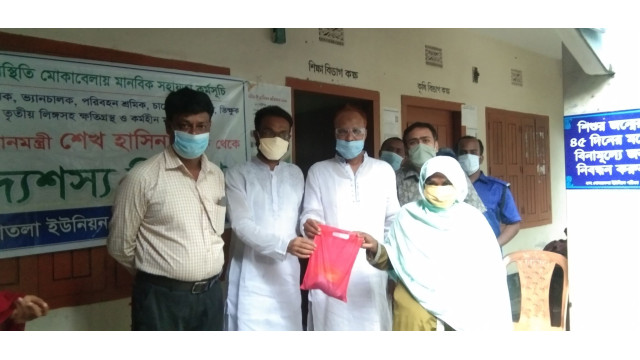 গোবরাতলা ইউনিয়নে সাবান,মাস্ক,হ্যান্ড স্যানিটাইজার বিতরন