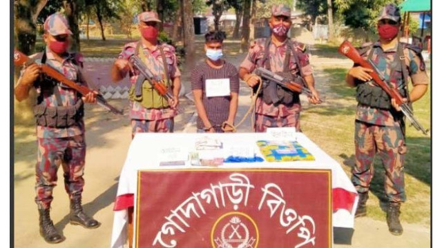 গোদাগাড়ী সীমান্তে ২ কেজি হেরোইন ও ইয়াবাসহ আটক ১