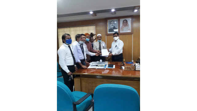চাঁপাইনবাবগঞ্জে বঙ্গবন্ধু হত্যার বিচারসহ মরণোত্তর বিচার আইন প্রণয়নের দাবিতে স্মারকলিপি প্রদান