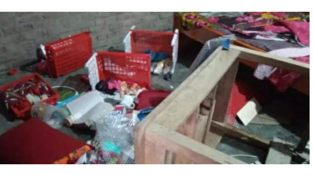 মরদানায় বাড়ি ভাঙ্গচুরসহ গরু-ছাগল ও নগদ টাকা লুট করে নিয়ে গেছে দূর্বৃত্তরা