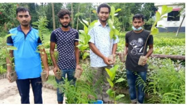মুজিব বর্ষ উপলক্ষে চাঁপাইনবাবগঞ্জে মধুমালা রেডিও ক্লাবের বৃক্ষরোপণ