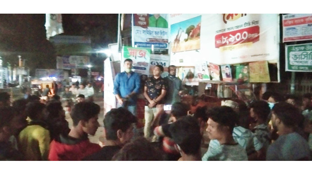 ঢাকায় যাত্রীবাহী বাসে অগ্নিসংযোগের প্রতিবাদে চাঁপাইনবাবগঞ্জে প্রতিবাদ মিছিল