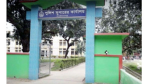 নেশার টাকার জন্য মা-বাবাকে পিটালো ছেলে, বাড়িতে আগুন, পুলিশের হস্তক্ষেপে গ্রেপ্তার ছেলে