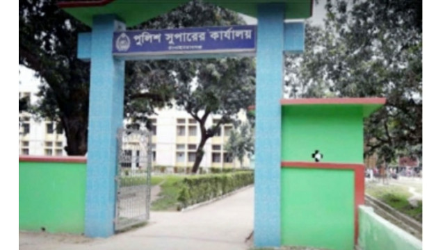 নেশার টাকার জন্য মা-বাবাকে পিটালো ছেলে, বাড়িতে আগুন, পুলিশের হস্তক্ষেপে গ্রেপ্তার ছেলে