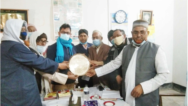 নবাবগঞ্জ মহিলা ফাজিল মাদ্রাসায় পুরস্কার বিতরণ ও সভা