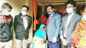 চাঁপাইনবাবগঞ্জে  জমজ দুই শিশুর চিকিৎসার ব্যবস্থা করলেন জেলা প্রশাসক মঞ্জুরুল হাফিজ