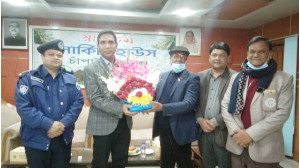 রাজশাহী রেঞ্জের অতিরিক্ত ডিআইজি  টি এম মোজাহিদুল ইসলামের সাথে এরফান আলীর মতবিনিময়