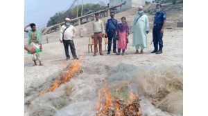 পদ্মা নদীতে ভ্রাম্যমাণ আদালত-১৫টি নিষিদ্ধ কারেন্ট জাল আটক