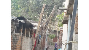 বাঁশের খুঁটিতে বিদ্যুৎ লাইন ঝুঁকিতে গ্রামবাসী
