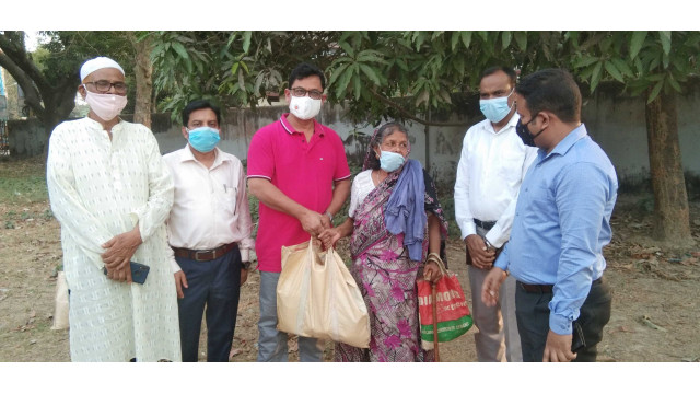 ৩৩৩-তে কল দিয়ে খাদ্য সহায়তা পেল চাঁপাইনবাবগঞ্জের ২৭ জন দরিদ্র