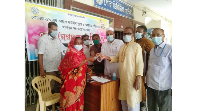 প্রধানমন্ত্রীর পক্ষ থেকে চাঁপাইনবাবগঞ্জ পৌরসভায় নগদ অর্থ সহায়তা