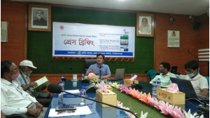 চাঁপাইনবাবগঞ্জের ১০০ টি আমের জাতসহ তৃণমূল বার্তা নামে জেলা প্রশাসনের ২টি প্রকাশনা 