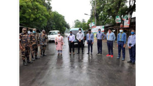 চাঁপাইনবাবগঞ্জে কঠোর অবস্থানের মধ্য দিয়ে লকডাউনের প্রথম দিন অতিবাহিত 