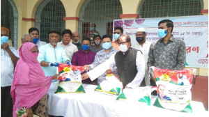 চাঁপাইনবাবগঞ্জে ২০ হাজার পরিবারকে খাদ্য সহায়তা দিচ্ছে এরফান  গ্রুপ