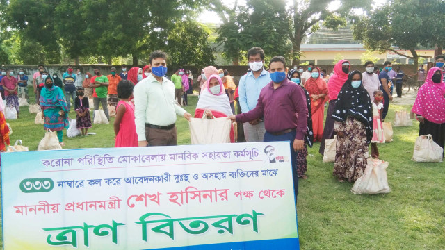 ৩৩৩ নম্বরে কল করে প্রধানমন্ত্রীর খাদ্যসহায়তা পেলেন চাঁপাইনবাবগঞ্জের ১০০ জন