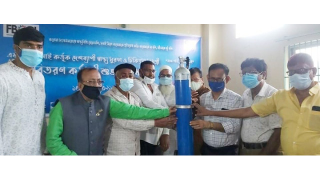 করোনা রোগীদের চিকিৎসার জন্য অক্সিজেনসহ চিকিৎসা সামগ্রী দিল চাঁপাইনবাবগঞ্জ চেম্বার অব কমার্স অ্যান্ড ইন্ডাস্ট্রি