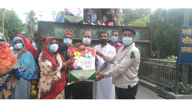 ইমারত নির্মাণ শ্রমিক ও কর্মহীন কর্মচারীদের মাঝে এরফান গ্রুপের খাদ্য সামগ্রী বিতরণ