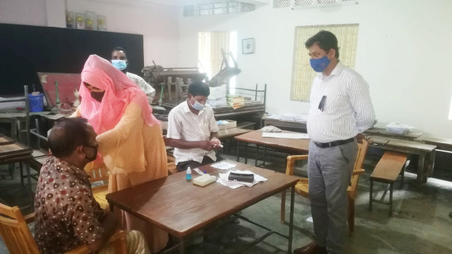 চাঁপাইনবাবগঞ্জে একদিনে করোনা প্রতিরোধক টিকা নিলেন ২৯৭৬৯জন