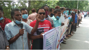 চাঁপাইনবাবগঞ্জে ড্রেনেজ ব্যবস্থার দাবিতে মানববন্ধন 