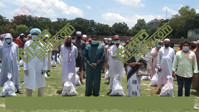 চাঁপাইনবাবগঞ্জ কমিউনিটি করিয়ার দেয়া খাদ্য সামগ্রী বিতরণ উপজেলা প্রশাসনের