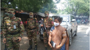 চাঁপাইনবাবগঞ্জে সিভিল প্রশাসনকে সহযোগিতার পাশাপাশি চিকিৎসা সেবাও দিচ্ছে সেনাবাহিনী