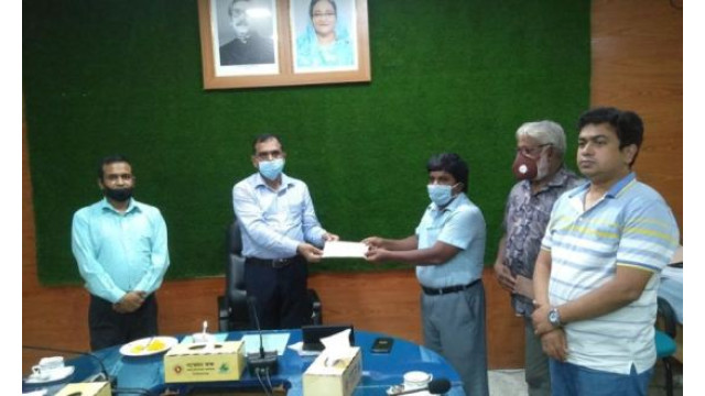 চাঁপাইনবাবগঞ্জে সাংস্কৃতিককর্মীদের মাঝে আর্থিক অনুদান প্রদান