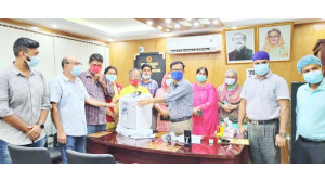 করোনা রোগীদের চিকিৎসায় অক্সিজেন কনসেন্টেটর মেশিন দিলো রেডক্রিসেন্ট