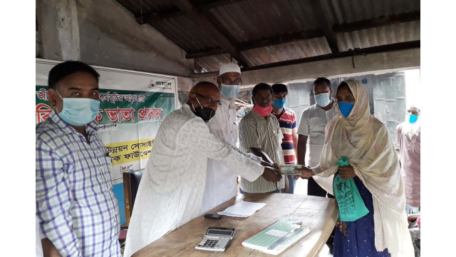 রানীহাটি ইউনিয়নে ২ লক্ষ ৫০ হাজার টাকা পরিপোষক ভাতা দিয়েছে প্রয়াস