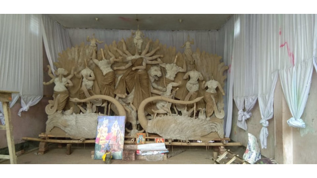 করোনার মধ্যেও চাঁপাইনবাবগঞ্জে ব্যস্ত সময় পার করছেন প্রতিমা শিল্পীরা - জেলায় ১৩৩ মন্দিরে হবে পূজা