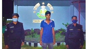 বহলাবাড়ী থেকে ফেনসিডিলসহ বারঘরিয়ার তানিম গ্রেপ্তার  