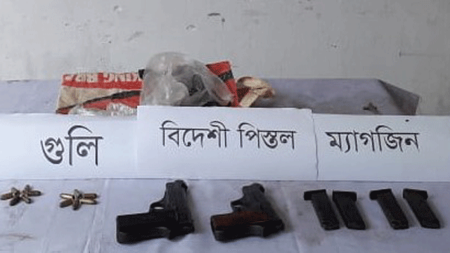 গোমস্তাপুরে বিদেশী পিস্তল ও গুলিসহ একজন গ্রেফতার