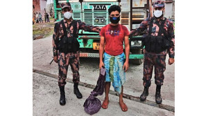 চাঁপাইনবাবগঞ্জে ফেনসিডিলসহ এক ভারতীয়  নাগরিক আটক