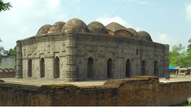 শিল্প ভাস্কর্যের অন্যতম এক নিদর্শন ঐতিহাসিক সোনামসজিদ