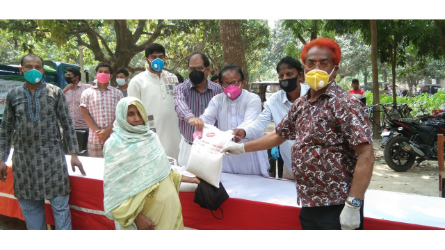 সদর উপজেলার দেবীনগর, ইসলামপুর ও সুন্দরপুর ইউনিয়নে এরফান গ্রুপের খাদ্য সামগ্রী বিতরণ