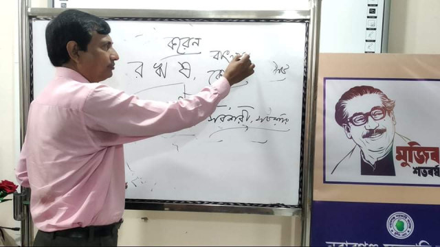 নবাবগঞ্জ সরকারি কলেজে রুটিন মাফিক চলছে নিয়মিত অনলাইন ক্লাস