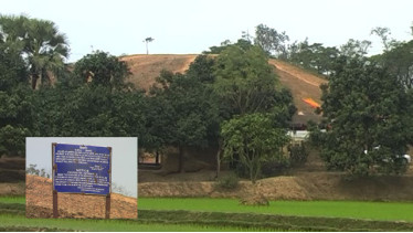 সংরক্ষণের অভাবে বিলিন হচ্ছে রহনপুরে অবস্থিত ঐতিহাসিক নওদা বুরুজ (ষাড় বুরুজ)